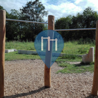 Brey - Outdoor Pull Up Bars at a playground - Campingplatz